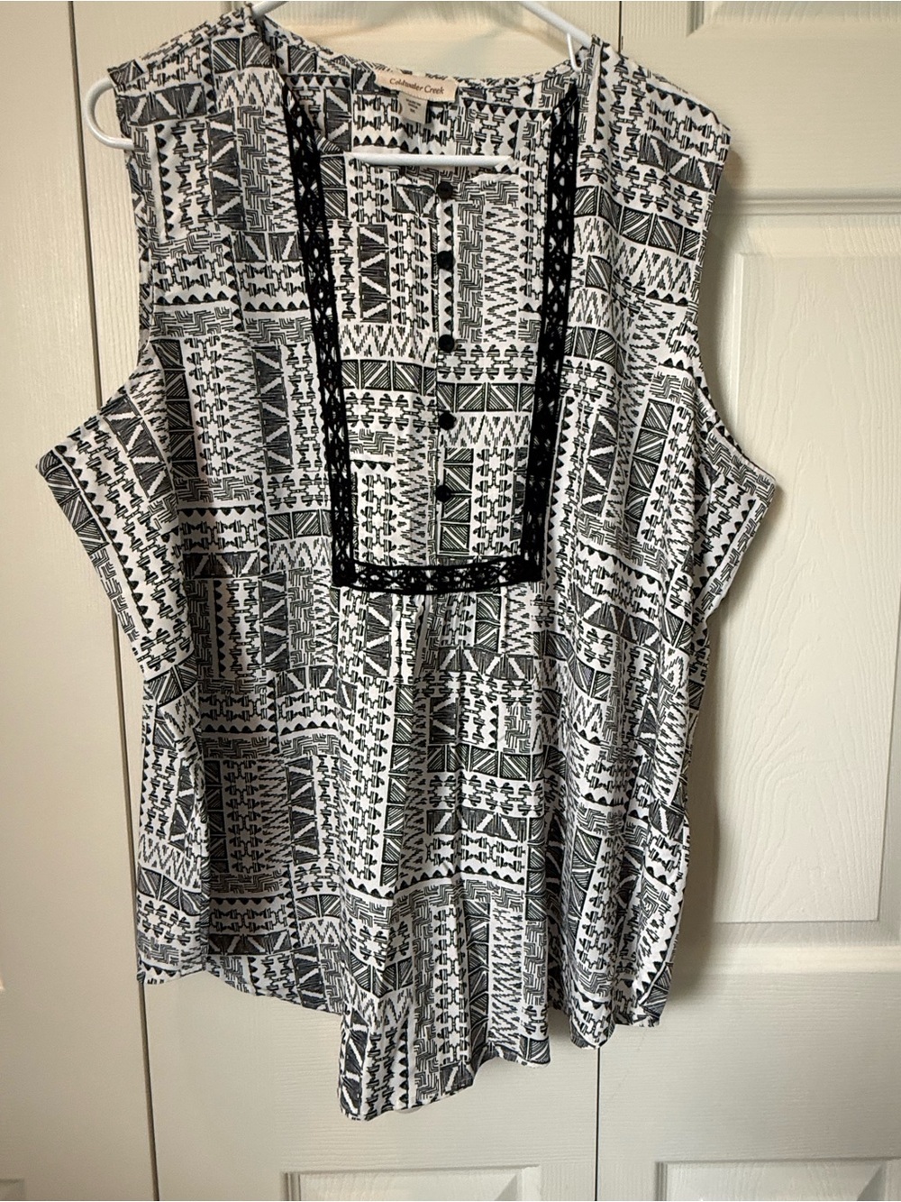 # Coldwater Creek 1X Black and White Geometric Sleeveless Top